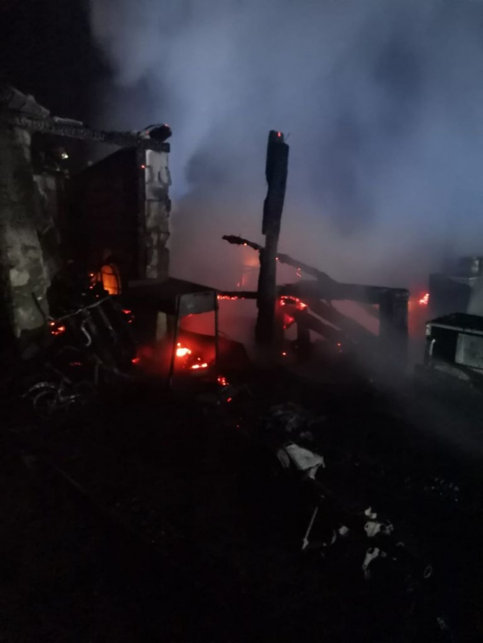 FOTO. Un INCENDIU a avut loc noaptea trecută. Pompierii s-au luptat cu flăcările mai bine de o oră